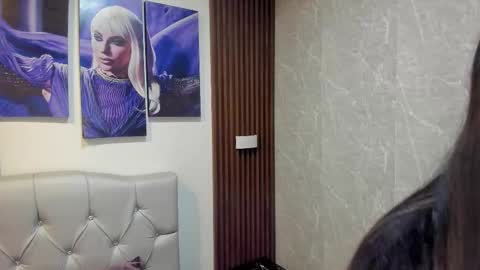 Sophi Thaylorr online show from 6, 11, 2025