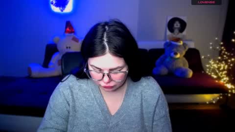 sophia__olsen online show from 10, 12, 2024