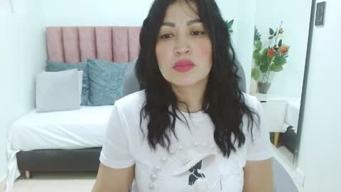 Snapshot of sophia_hadid chatting on 5, 5, 2026 Sophia online show from 5, 5, 2026
