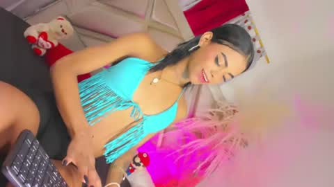 Snapshot of sophia_horny19 chatting on 8, 7, 2026 sophia_horny19 online show from 8, 7, 2026