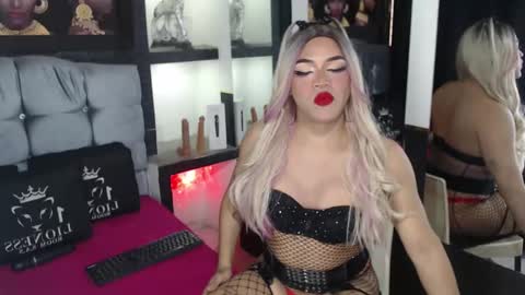 sophia_hott01 online show from 4, 11, 2025