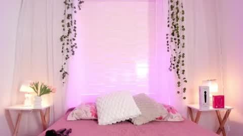 Snapshot of sophia_stonne chatting on 7, 7, 2026 S O P H I A online show from 7, 7, 2026