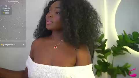 Snapshot of sophie_luvs chatting on 23, 4, 2026 Sophie online show from 23, 4, 2026