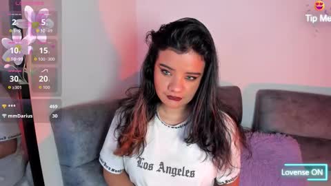 Snapshot of sophie_t_ chatting on 12, 10, 2025 Sofia online show from 12, 10, 2025