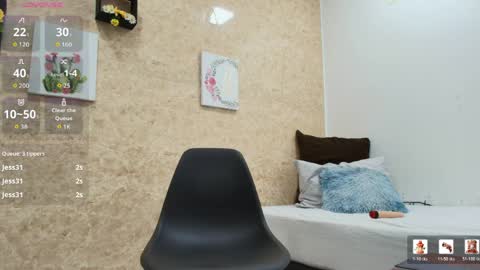 Snapshot of sophie_tyler25 chatting on 7, 4, 2026 SOPHIE TYLER online show from 7, 4, 2026