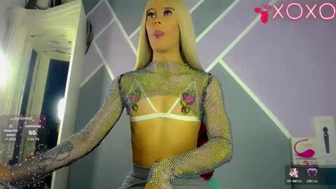 Snapshot of sophie_vall chatting on 21, 10, 2025 sophie_vall online show from 21, 10, 2025