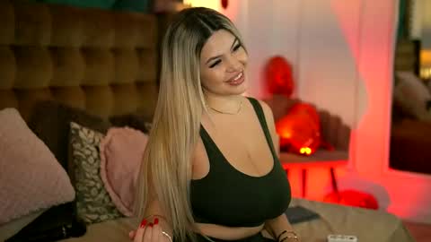 Snapshot of sophieboobsx chatting on 23, 9, 2025 Sophie online show from 23, 9, 2025