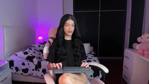 Snapshot of sophiecornett chatting on 19, 5, 2026 online show from 19, 5, 2026