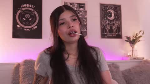 Snapshot of sophiee_art chatting on 8, 9, 2025 Sophiee online show from 8, 9, 2025
