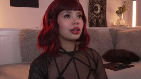 Snapshot of sophiee_art chatting on 1, 10, 2025 Sophiee online show from 1, 10, 2025