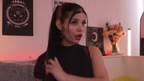 Sophiee  online show from 24, 10, 2025