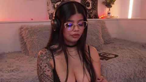 Sophiee  online show from 26, 11, 2025