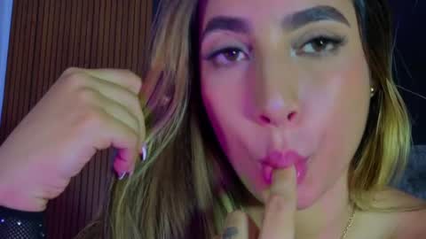 sophiexx__ online show from 4, 4, 2026