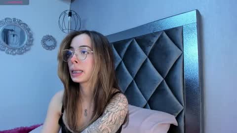Snapshot of sophiia_gomezz_ chatting on 19, 11, 2025 sophi online show from 19, 11, 2025
