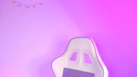 Sophiie Williams online show from 6, 2, 2025