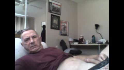 Snapshot of sox1957 chatting on 18, 11, 2025 sox1957 online show from 18, 11, 2025