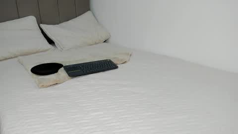 Instagram Soyamandaa  1 online show from 3, 4, 2026