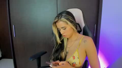 Snapshot of soycinthya_r chatting on 23, 6, 2026 CINTHYA online show from 23, 6, 2026