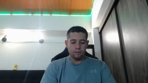 Snapshot of spartacus_cam chatting on 17, 7, 2026 online show from 17, 7, 2026