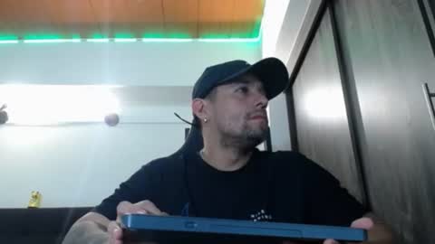 Snapshot of spartacus_cam chatting on 26, 7, 2026 online show from 26, 7, 2026