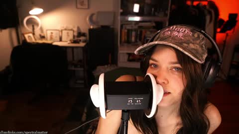 Snapshot of spectralmatter chatting on 5, 3, 2026 m online show from 5, 3, 2026