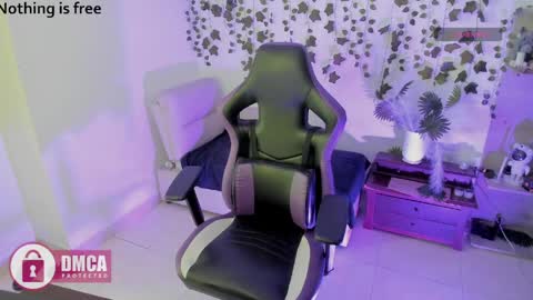 Snapshot of spicydollx_1 chatting on 23, 5, 2026 Geraldin online show from 23, 5, 2026