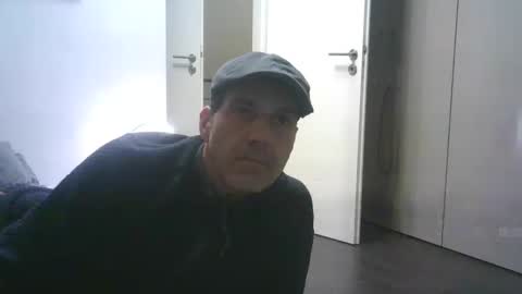 Snapshot of spliffray chatting on 6, 1, 2025 spliffray online show from 6, 1, 2025