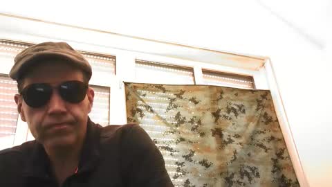 Snapshot of spliffray chatting on 8, 4, 2026 spliffray online show from 8, 4, 2026