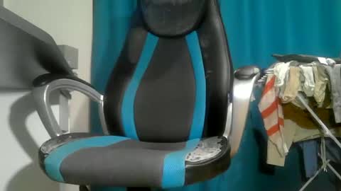 Snapshot of spotzi02 chatting on 1, 1, 2025 spotzi02 online show from 1, 1, 2025