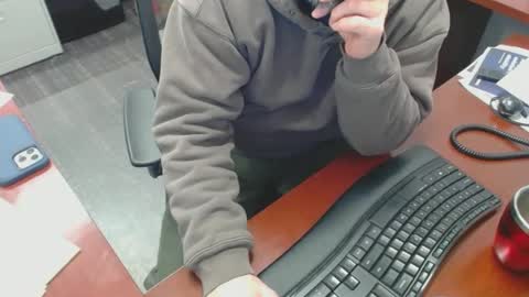 Snapshot of squirrelly82 chatting on 3, 12, 2024 make me cum c2c talk to me online show from 3, 12, 2024