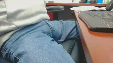 Snapshot of squirrelly82 chatting on 10, 11, 2025 make me cum c2c talk to me online show from 10, 11, 2025