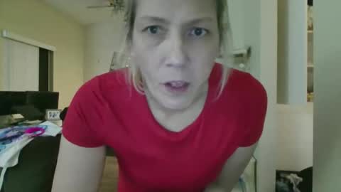 Snapshot of squirtingduo chatting on 5, 12, 2025 SquirtingDuo online show from 5, 12, 2025