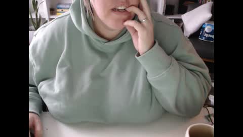 Snapshot of squirtymilfjess chatting on 15, 1, 2025 Messi Jessi online show from 15, 1, 2025