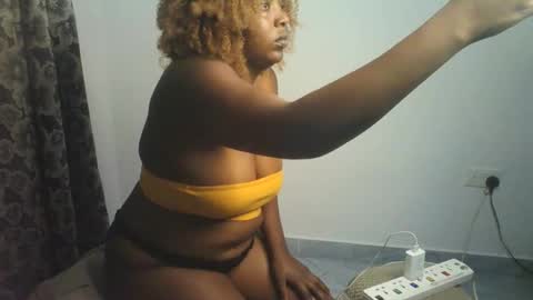 Snapshot of squish_sexy chatting on 3, 6, 2026 Sexy muna online show from 3, 6, 2026