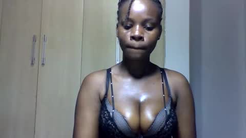 Snapshot of squiter_girlie chatting on 4, 11, 2025 Squiter online show from 4, 11, 2025