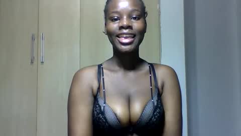 Snapshot of squiter_girlie chatting on 8, 11, 2025 Squiter online show from 8, 11, 2025