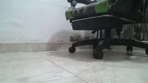Snapshot of srfindomfeet_ chatting on 14, 6, 2026 sr master cum its my old account online show from 14, 6, 2026