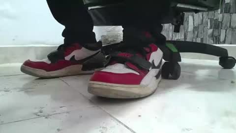 Snapshot of srfindomfeet_ chatting on 28, 6, 2026 sr master cum its my old account online show from 28, 6, 2026