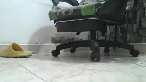 Snapshot of srfindomfeet_ chatting on 12, 7, 2026 sr master cum its my old account online show from 12, 7, 2026