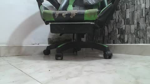 Snapshot of srfindomfeet_ chatting on 12, 7, 2026 sr master cum its my old account online show from 12, 7, 2026