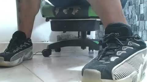 Snapshot of srfindomfeet_ chatting on 14, 7, 2026 sr master cum its my old account online show from 14, 7, 2026