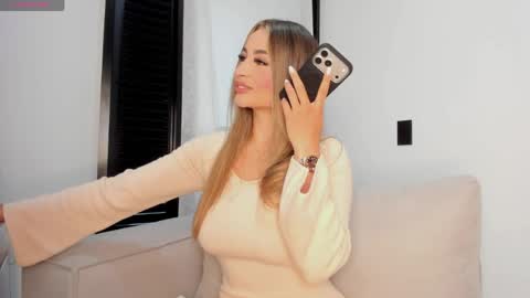 Snapshot of srita_laura chatting on 19, 5, 2026 Laura online show from 19, 5, 2026