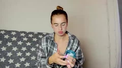 Snapshot of stacey_brow chatting on 24, 6, 2026 stacey online show from 24, 6, 2026