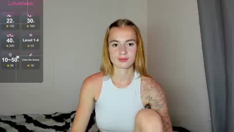 Snapshot of stacey_brow chatting on 29, 6, 2026 stacey online show from 29, 6, 2026
