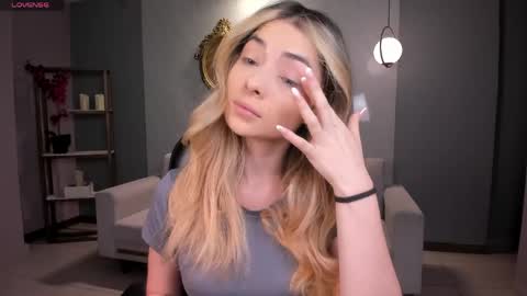 Snapshot of staceywood_ chatting on 9, 6, 2026 Stacy Woods online show from 9, 6, 2026