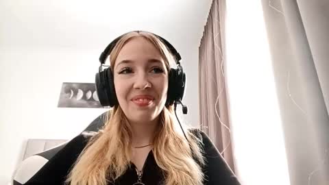 Snapshot of stacyscholle chatting on 15, 2, 2026 Mila online show from 15, 2, 2026