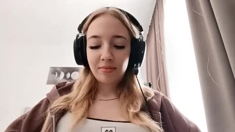 Snapshot of stacyscholle chatting on 16, 2, 2026 Mila online show from 16, 2, 2026