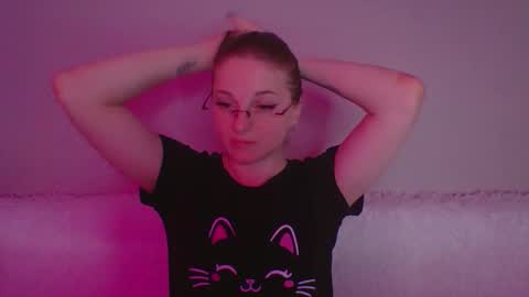 Snapshot of star_girlish chatting on 24, 10, 2025 star_girlish online show from 24, 10, 2025