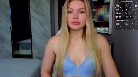 Snapshot of starlight_2004 chatting on 18, 5, 2026 Caroline online show from 18, 5, 2026