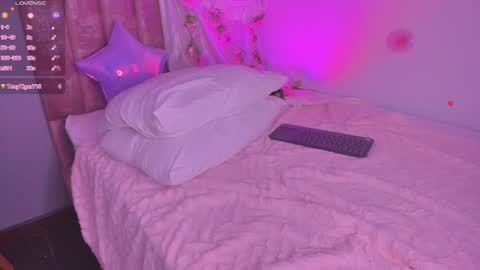 Snapshot of starlightsss_ chatting on 15, 4, 2026 . online show from 15, 4, 2026